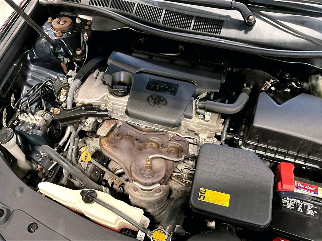 Used 2014 Gray Toyota LE image 35