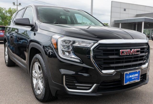 Used 2024 Black GMC SLE image 4