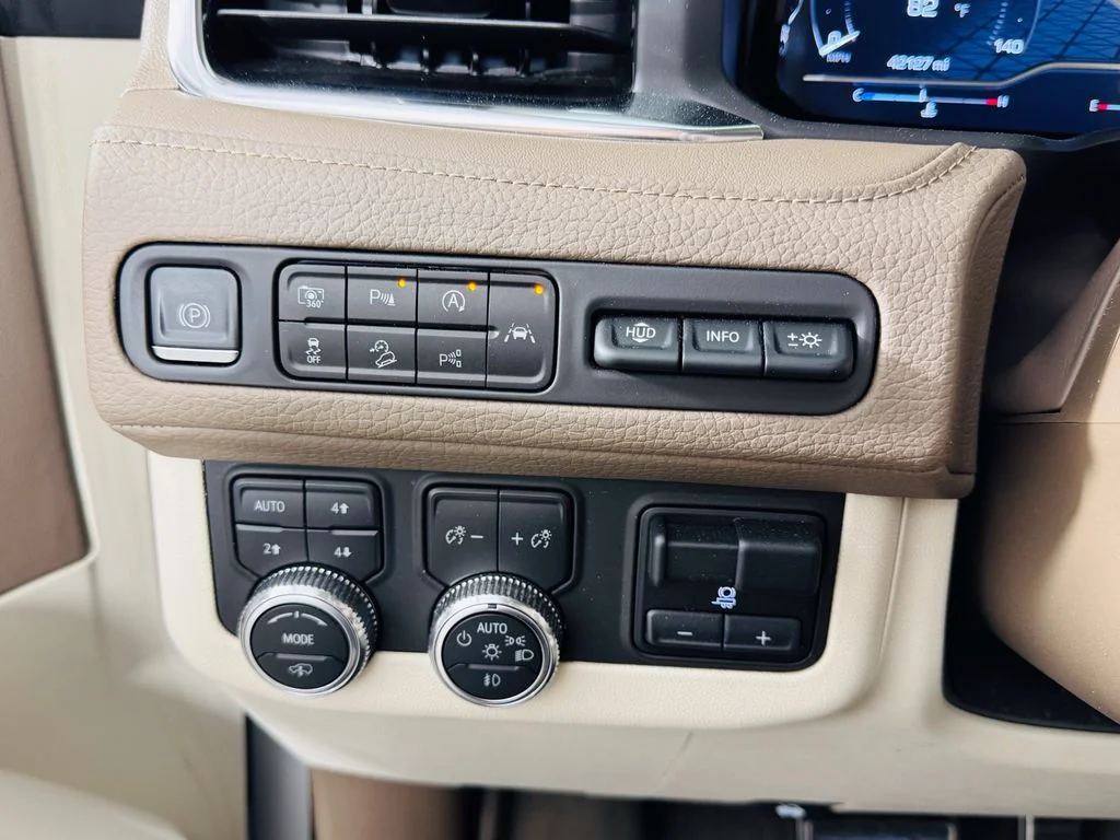 Used 2023 White GMC Denali image 10