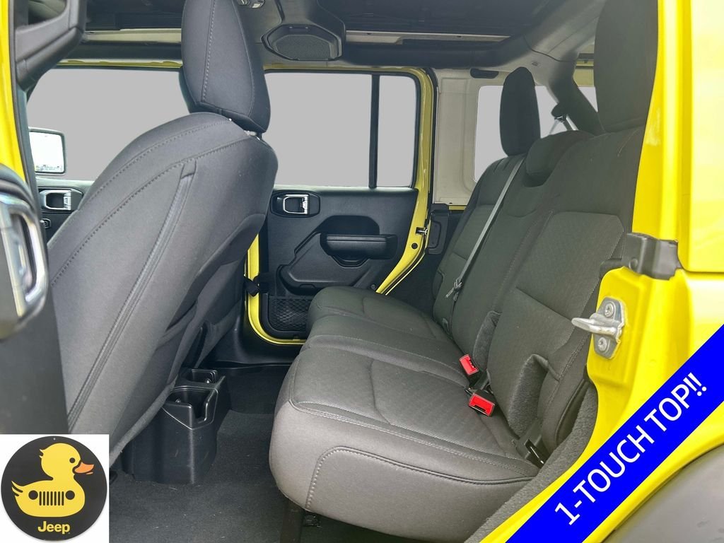 Used 2023  Jeep Sport S image 16