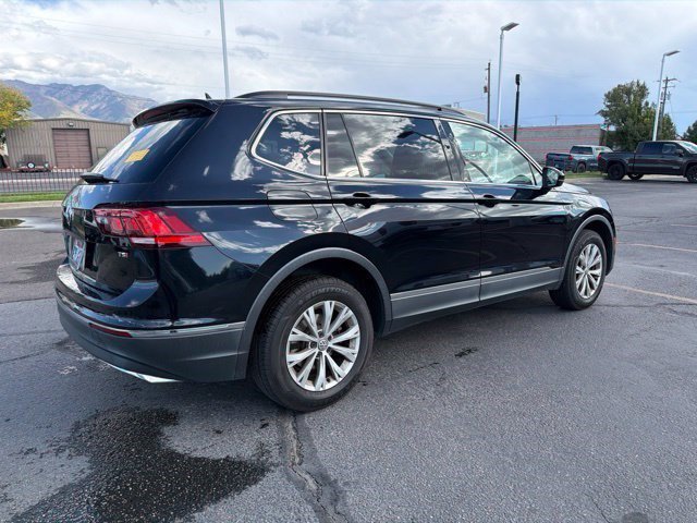 Used 2018 Pearl Metallic Volkswagen SE image 4