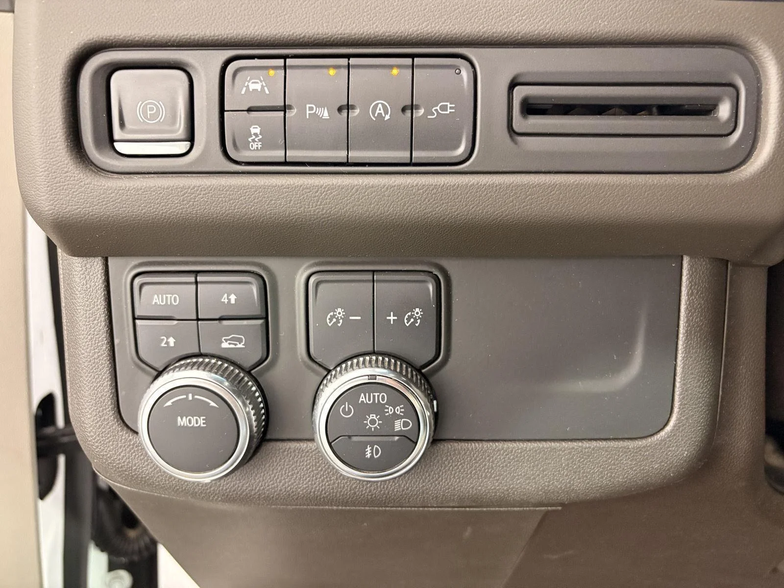 Used 2022 Summit White GMC SLE image 31