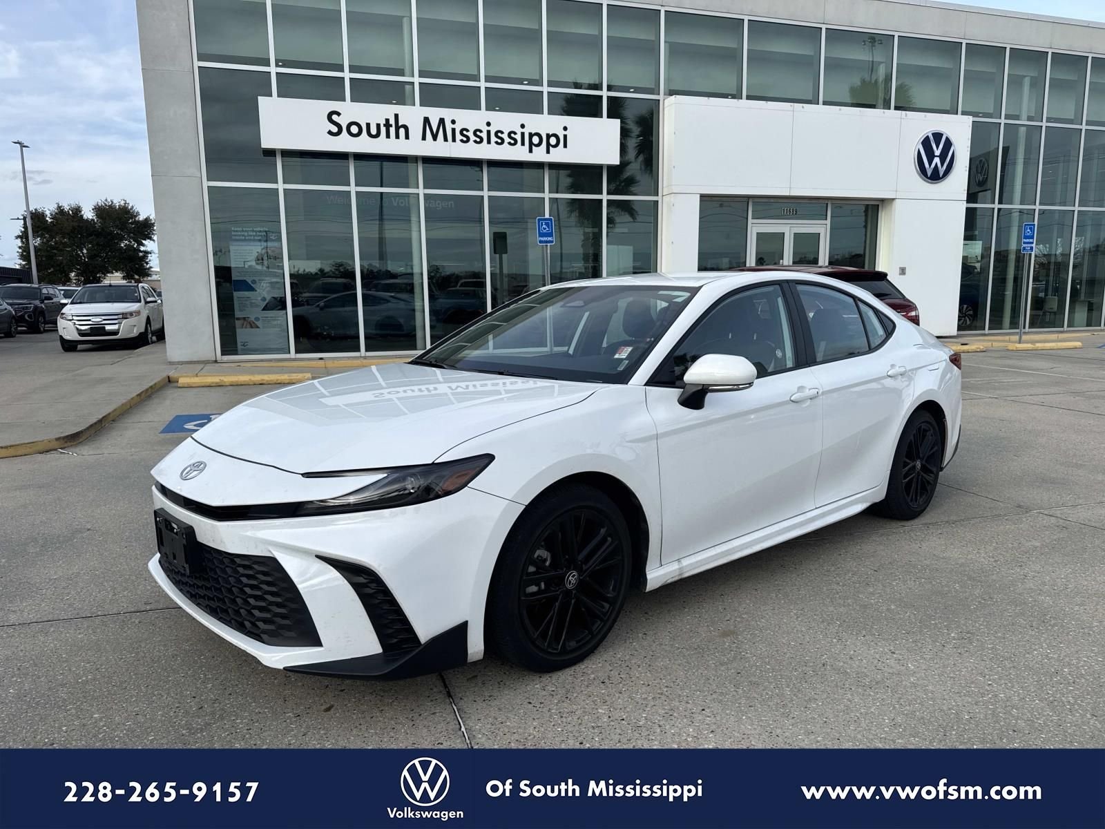 2025 Toyota Camry SE