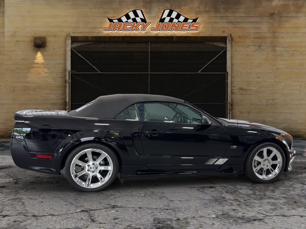 Used 2006 Black Clearcoat Ford GT Premium image 12