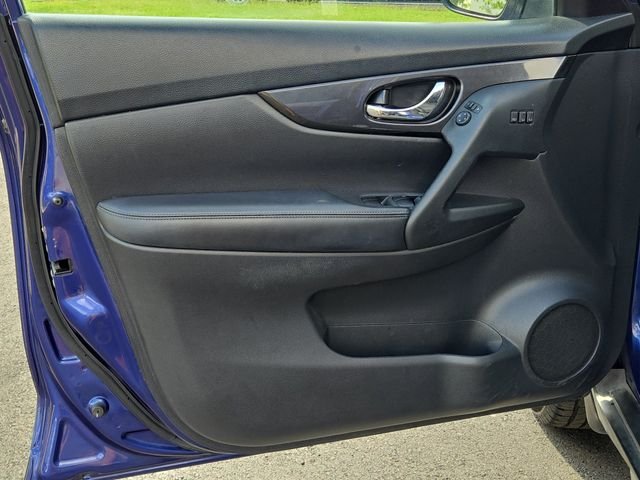 Used 2018 Blue Nissan SV image 15