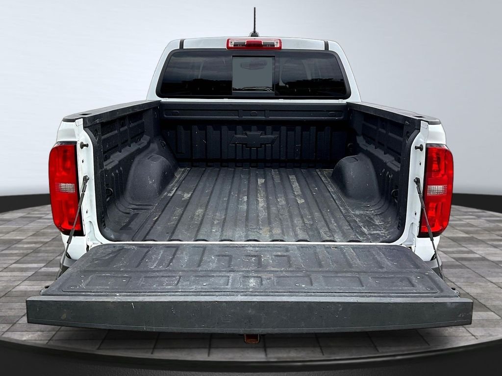 Used 2022 White Chevrolet Z71 image 9