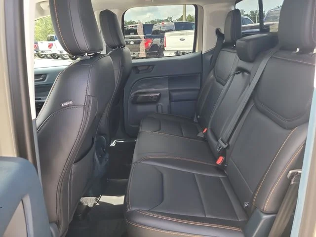 Used 2024  Ford Lariat image 13