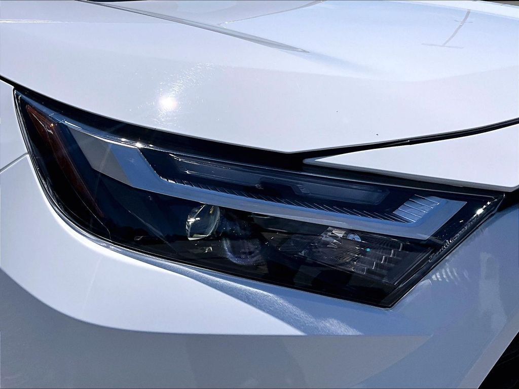 Used 2025 White Toyota XLE image 33