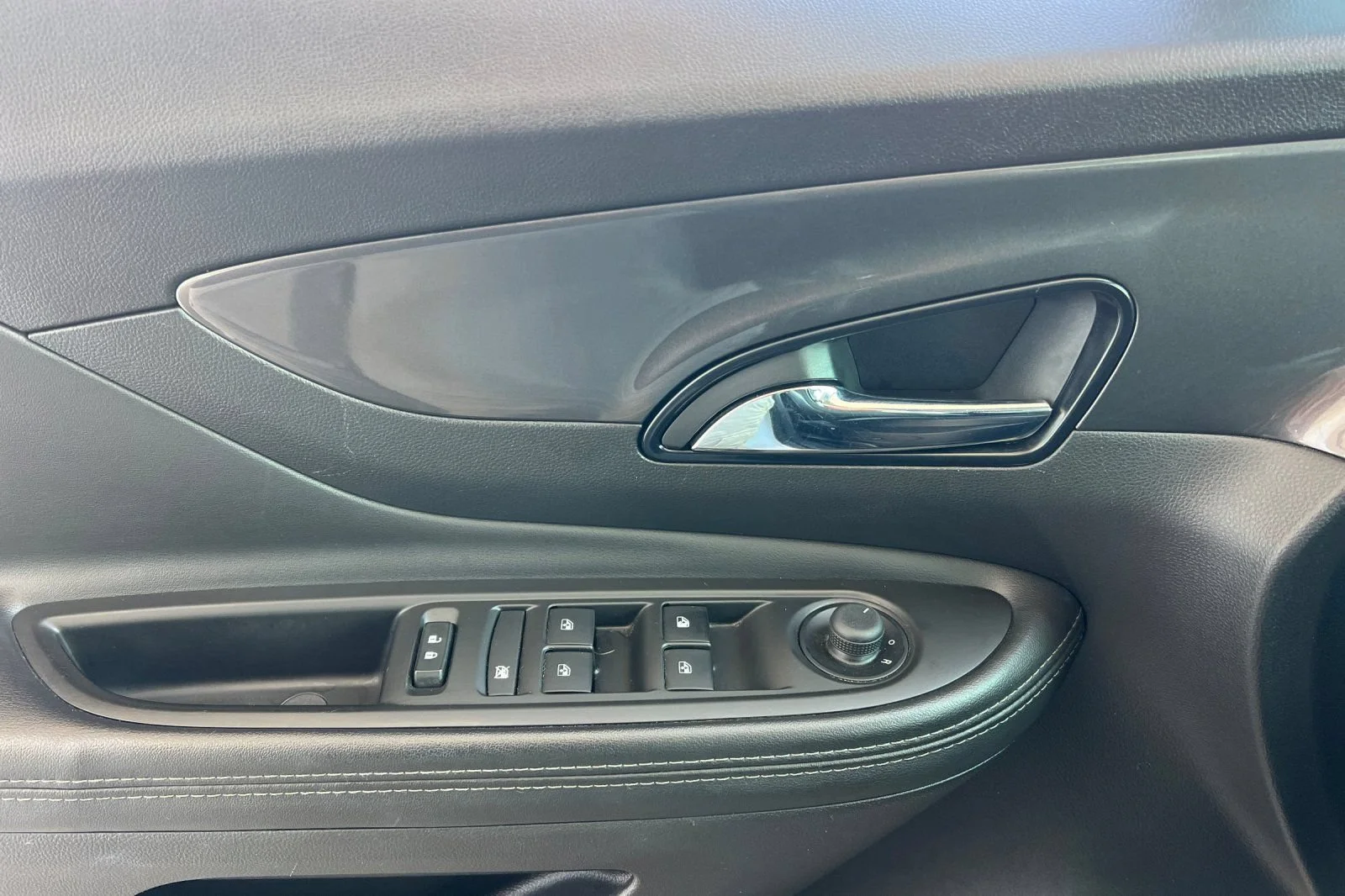 Used 2021 (Includes (MDP) Anthracite lower exterior accent color, Paint code W598F.) Buick Preferred image 12