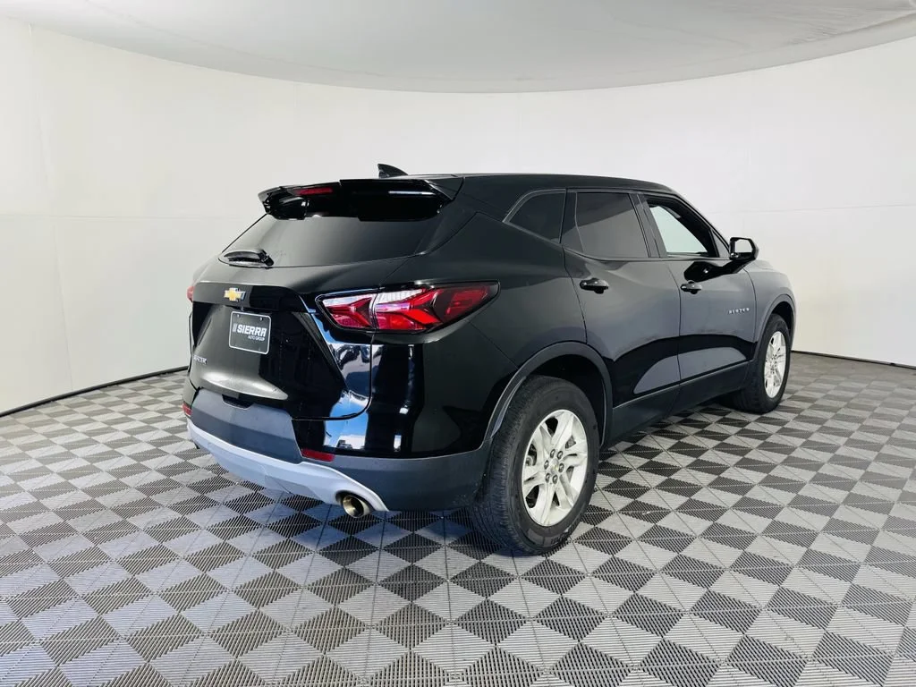 Used 2022 Black Chevrolet 2LT image 26