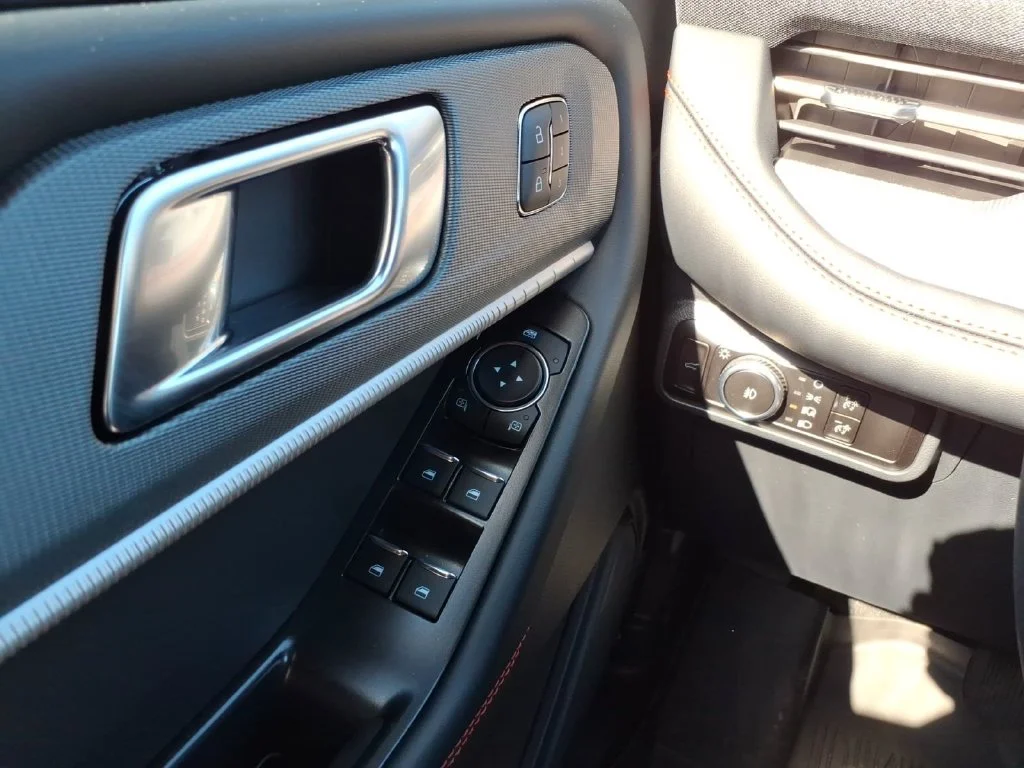 2026 Ford Explorer ST-Line - Photo 19