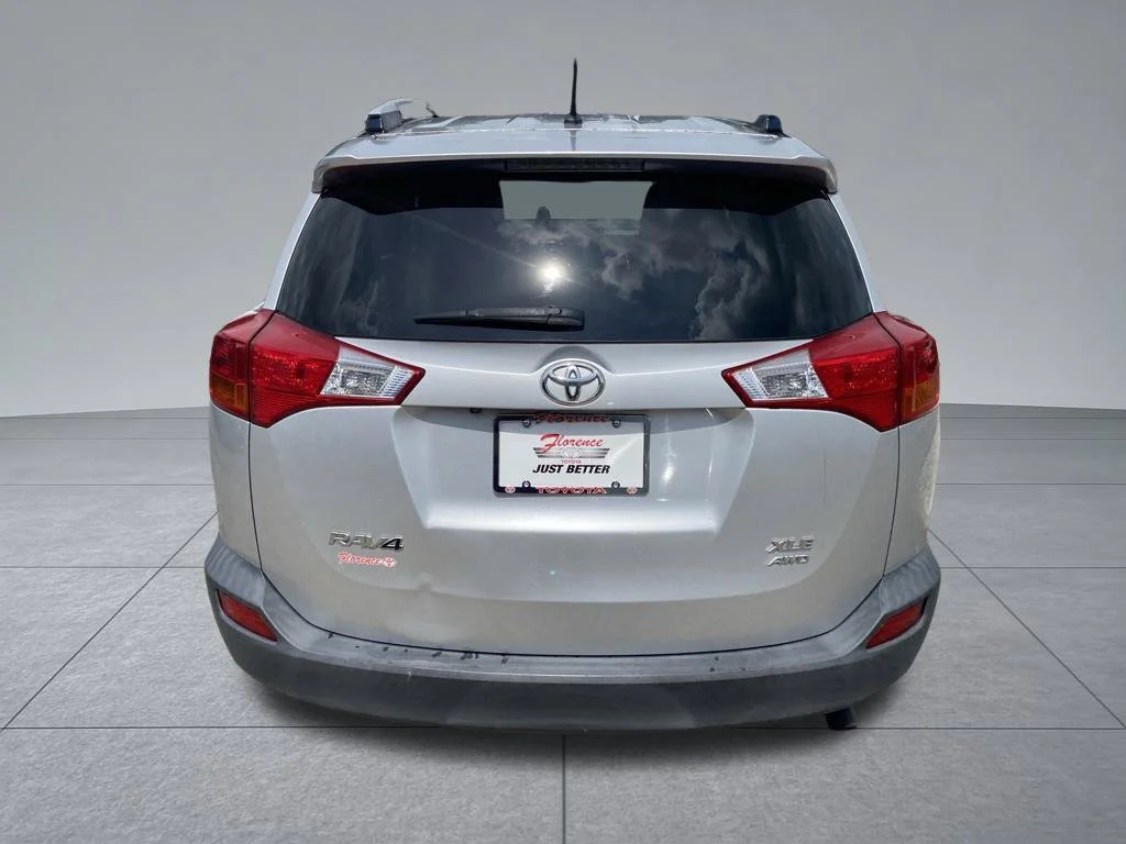 Used 2013 Silver Toyota XLE image 11