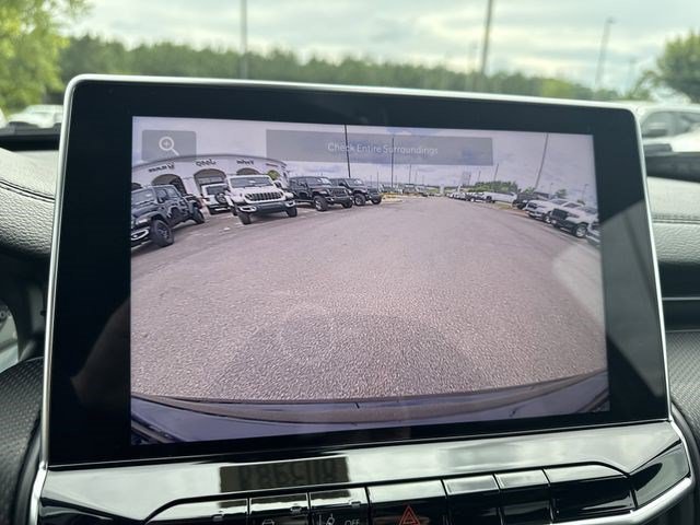 New 2026 Diamond Black Crystal Pearl-Coat Exterior Paint Jeep Latitude image 34
