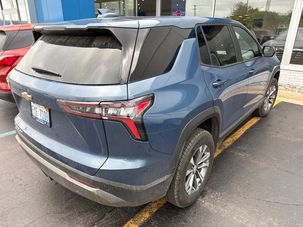 Used 2025 Lakeshore Blue Chevrolet LT image 4