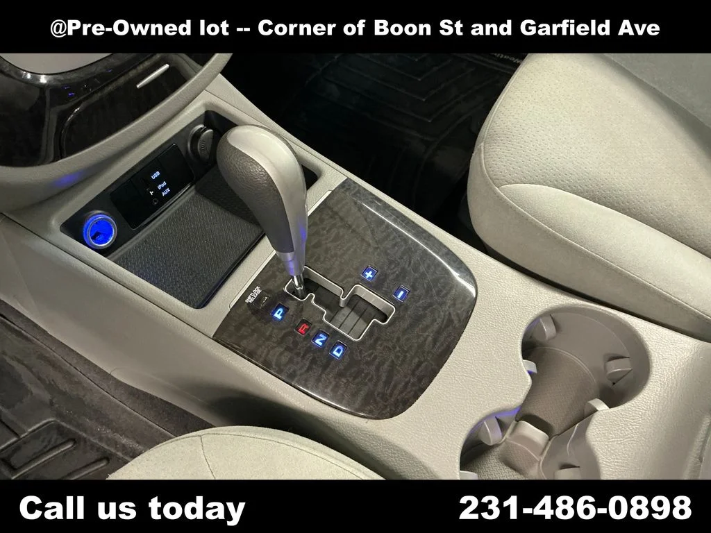 Used 2009 Silver Hyundai GLS image 23