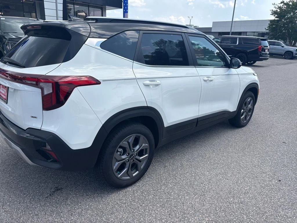 Used 2024 White Kia SX image 11