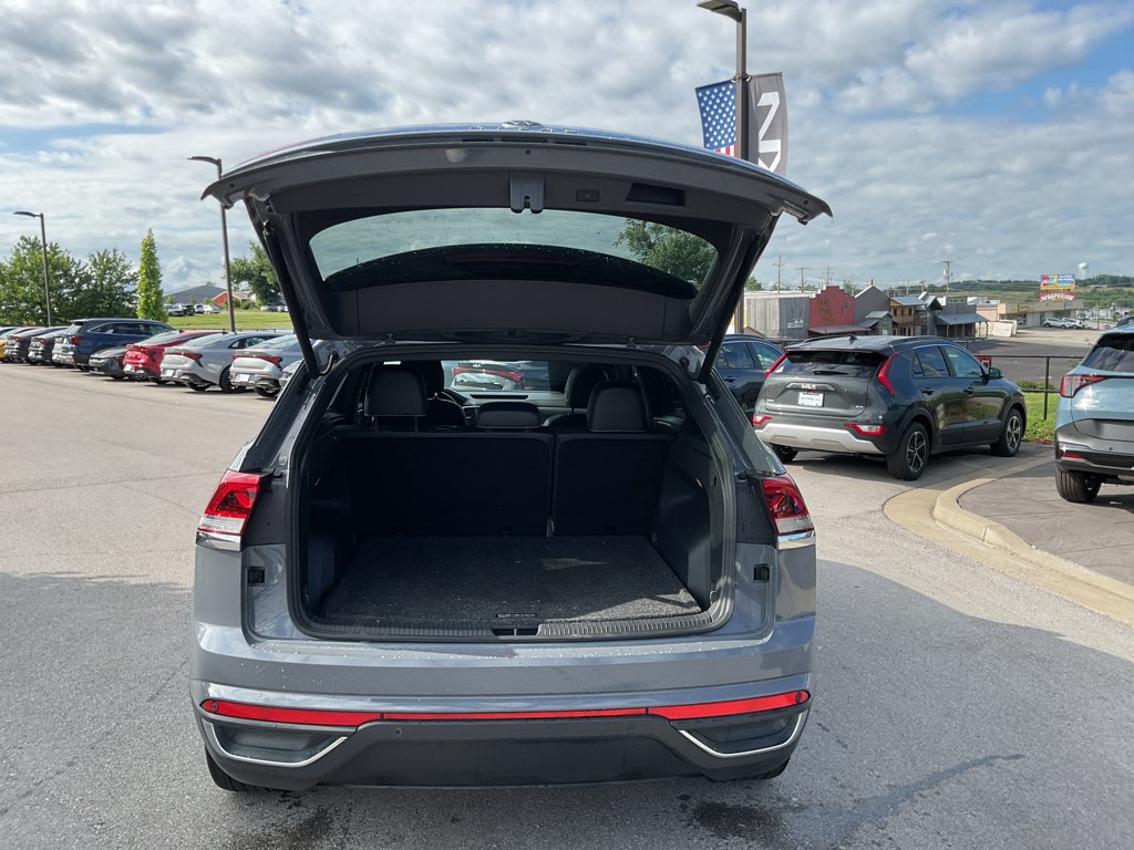 Used 2020 Gray Volkswagen 2.0T SE w/Technology image 16