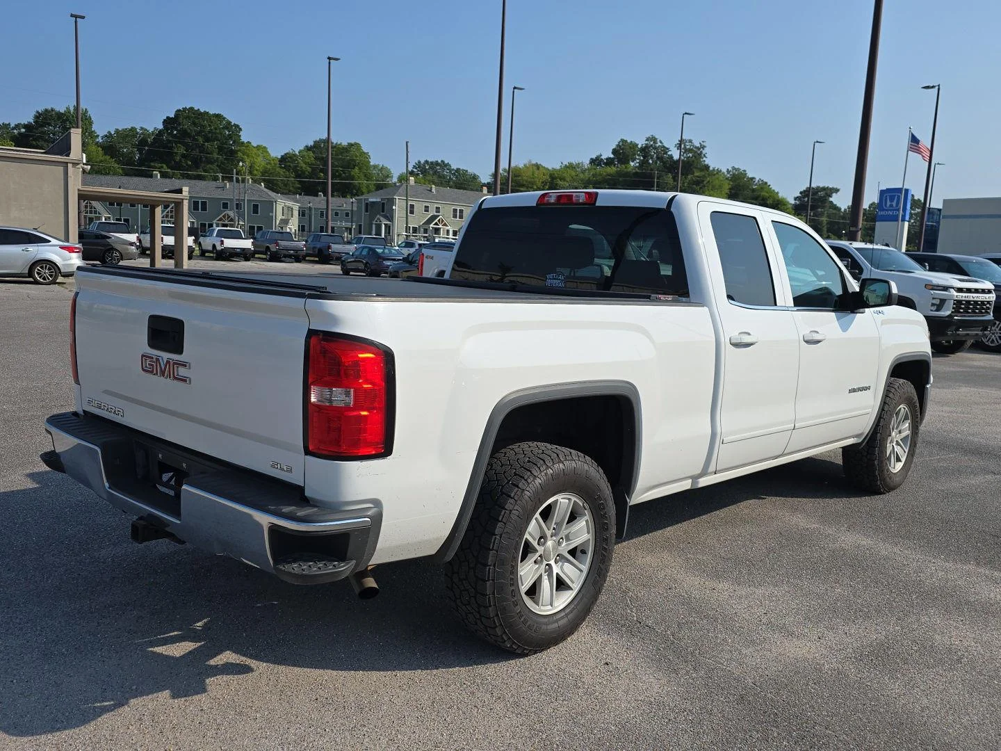 Used 2015 Summit White GMC SLE image 3