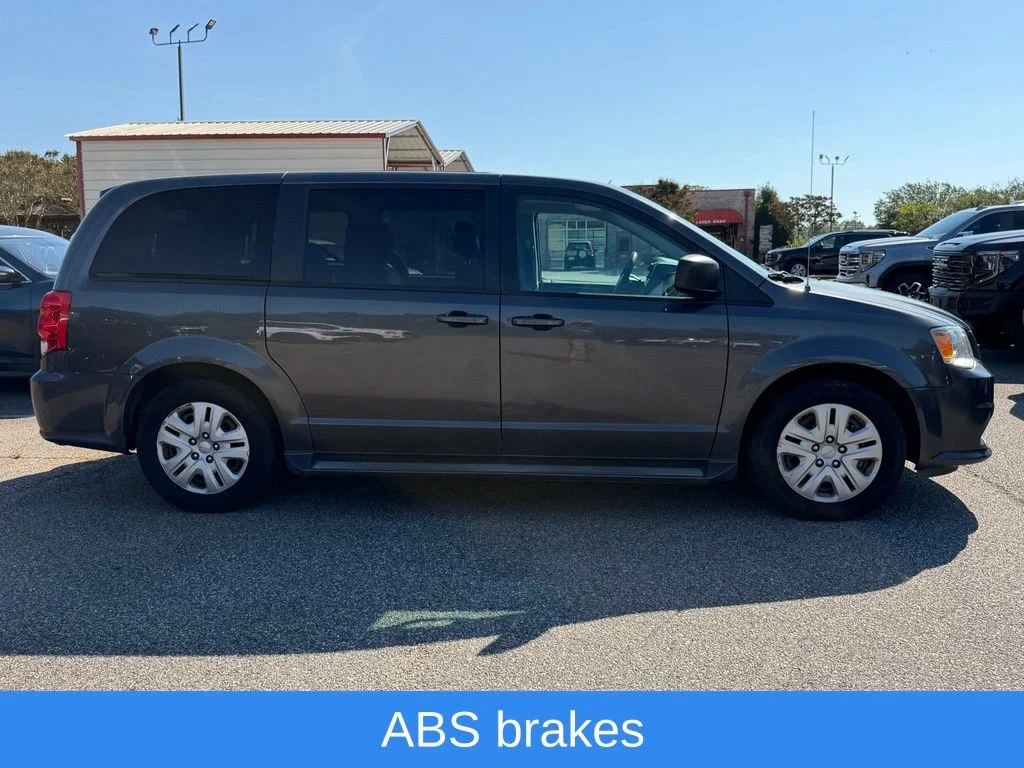 Used 2018 Gray Dodge SE image 10