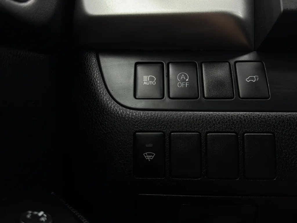 Used 2017 Blizzard Pearl Toyota XLE image 18
