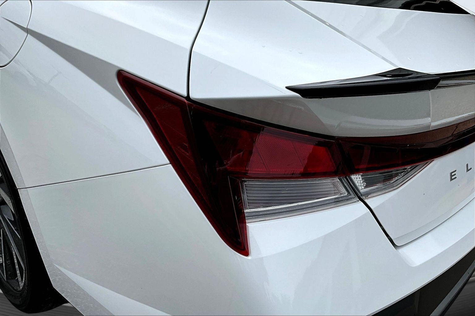 Used 2025 White Hyundai SEL Sport image 21