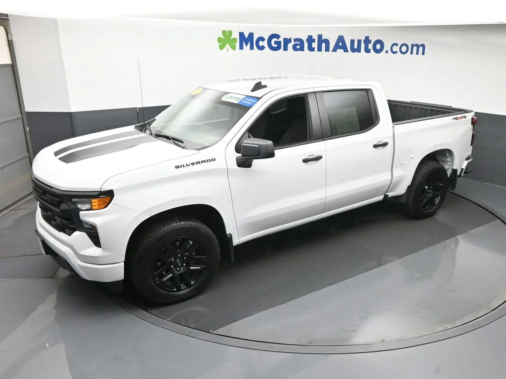 Used 2023 White Chevrolet Custom image 20