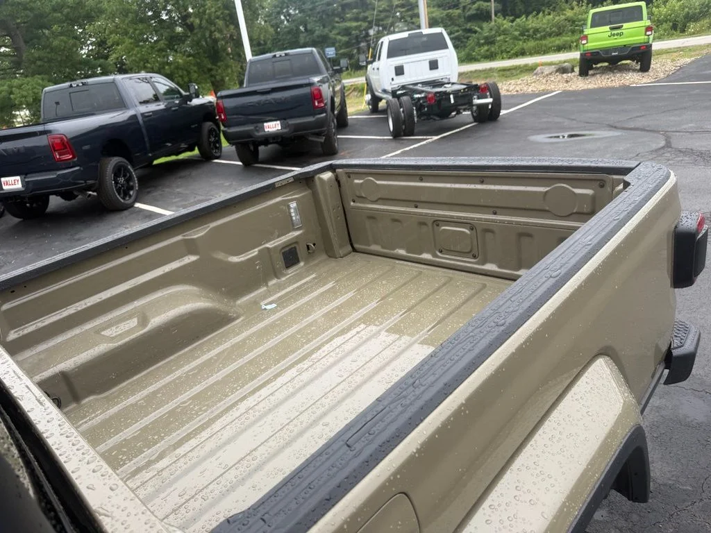 Used 2020 Green Jeep Overland image 47