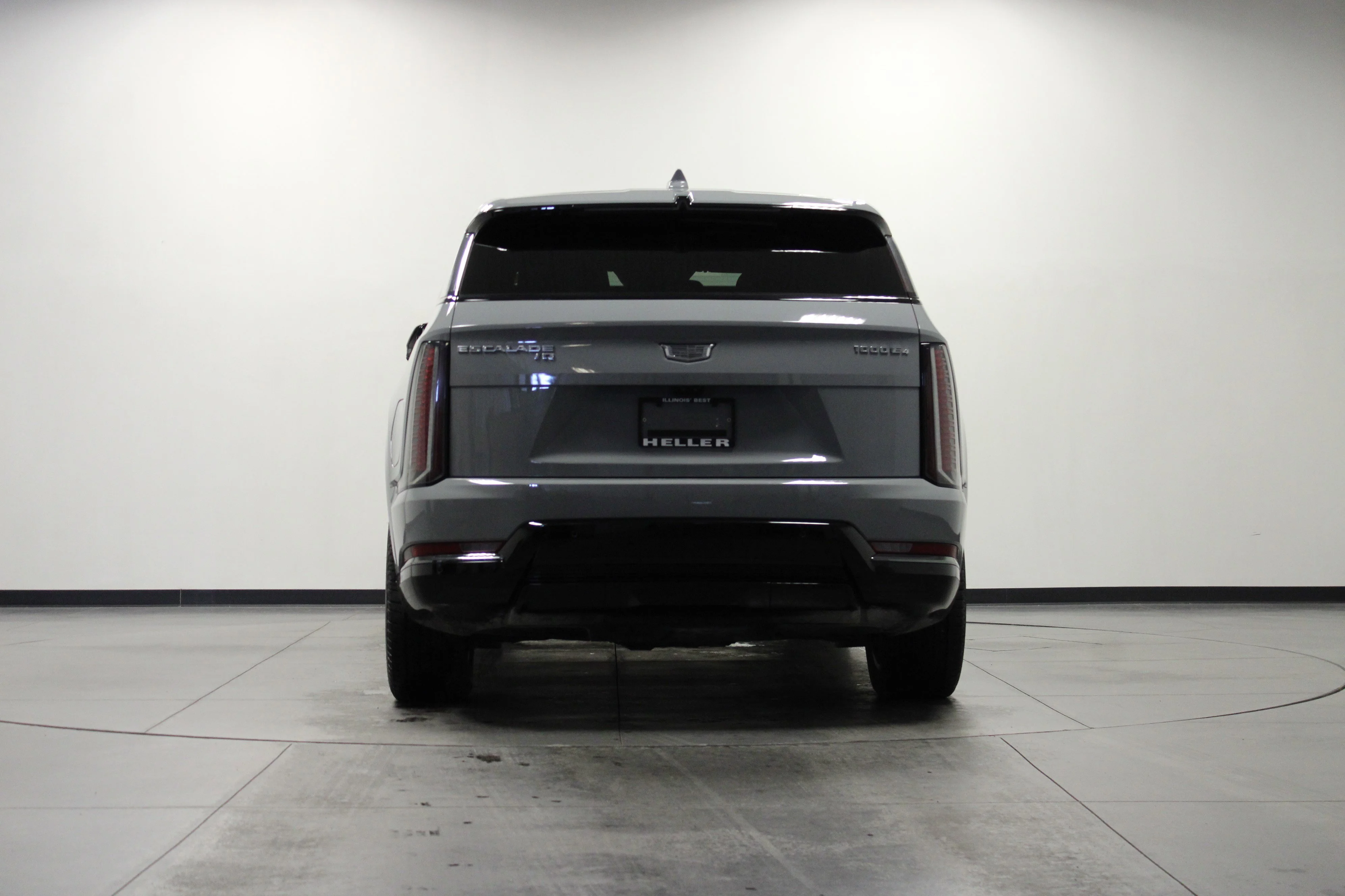 Used 2026 Luna Metallic Cadillac Sport image 5