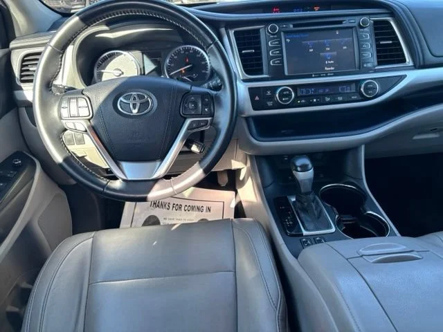 Used 2017 White Toyota XLE image 19