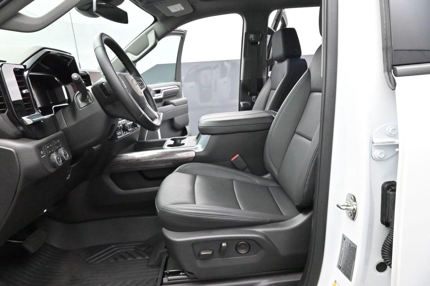 Used 2026 Summit White Chevrolet LTZ image 13