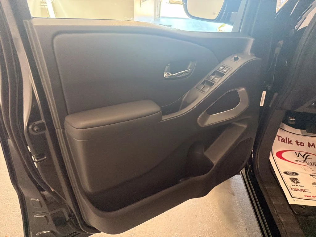 New 2027 Super Black Nissan Crew Cab SV image 12