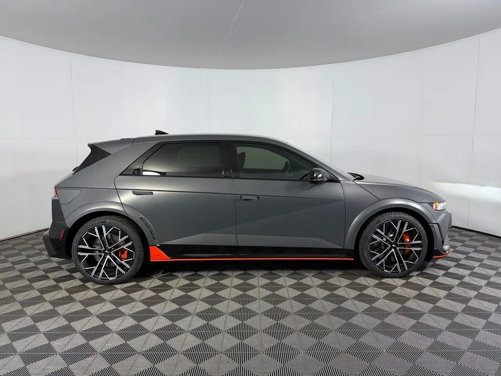 Used 2025 Gray Hyundai Base image 6