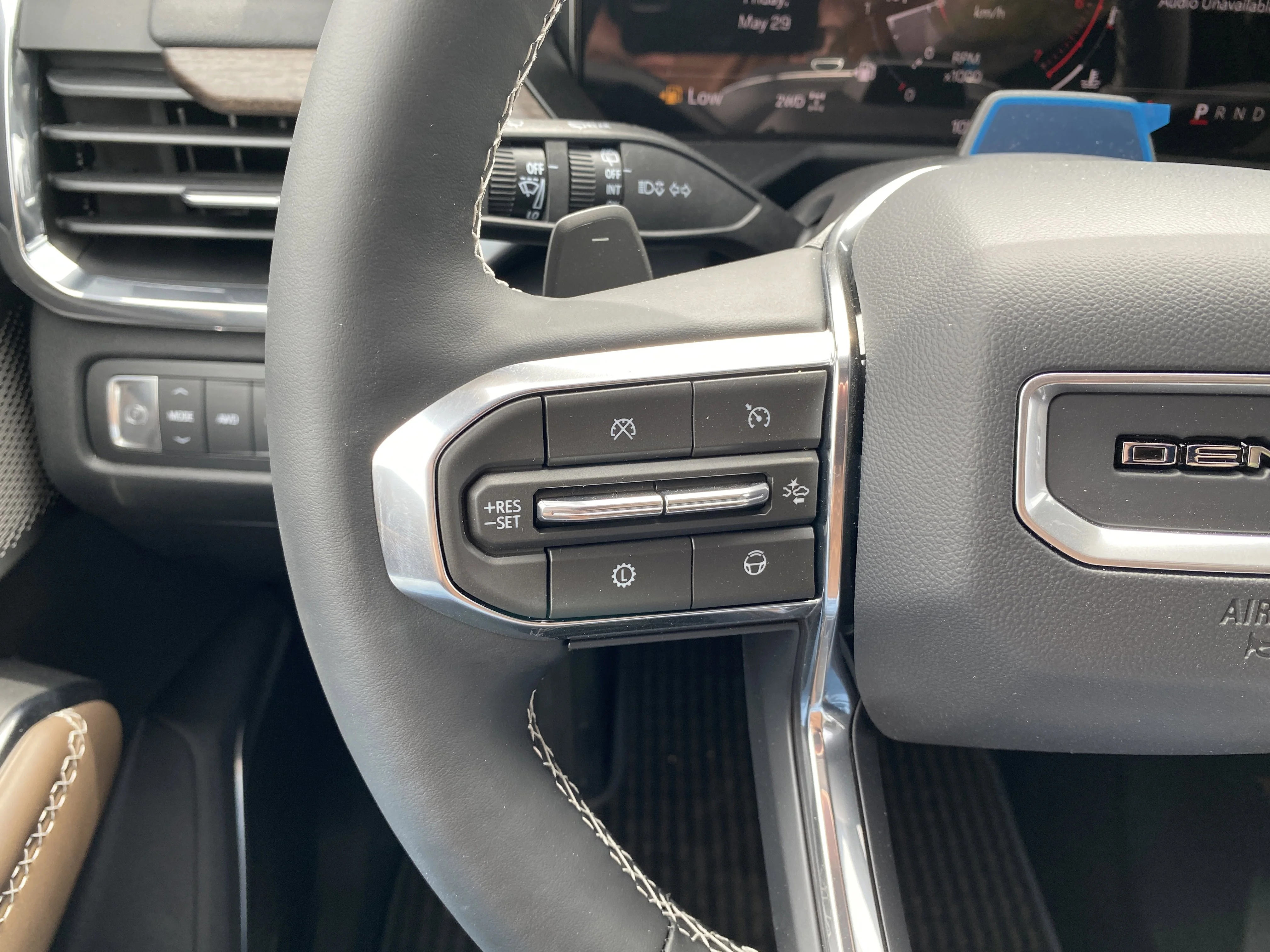 New 2026 GLACIER WHITE TRICOAT GMC Denali Ultimate image 17