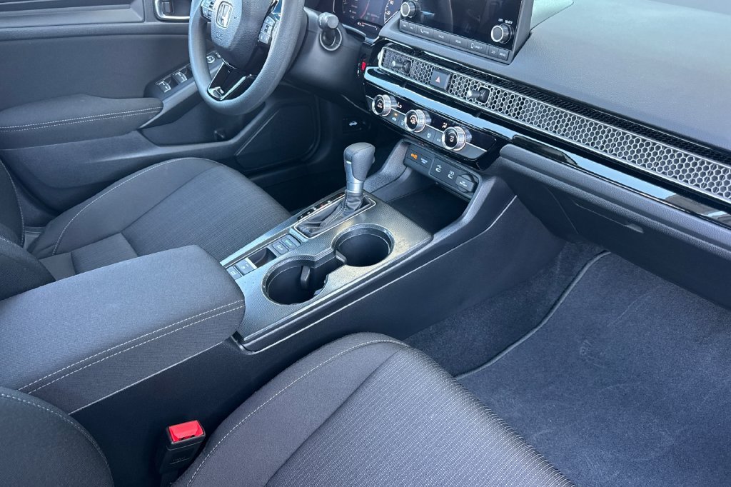Used 2026 Meteorite Gray Metallic Honda LX image 18