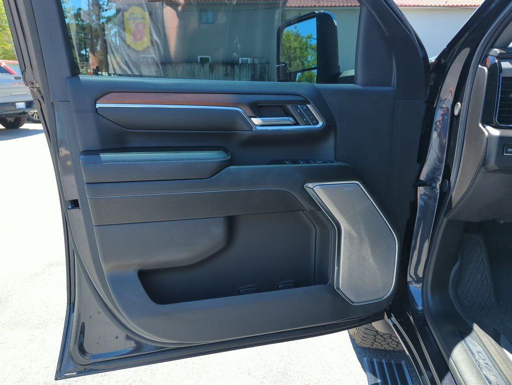 Used 2024 Silver GMC Denali image 17