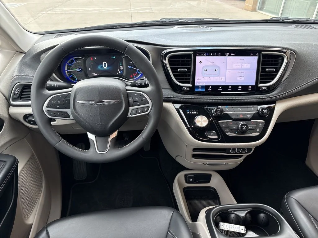 Used 2023 White Chrysler Touring L image 8