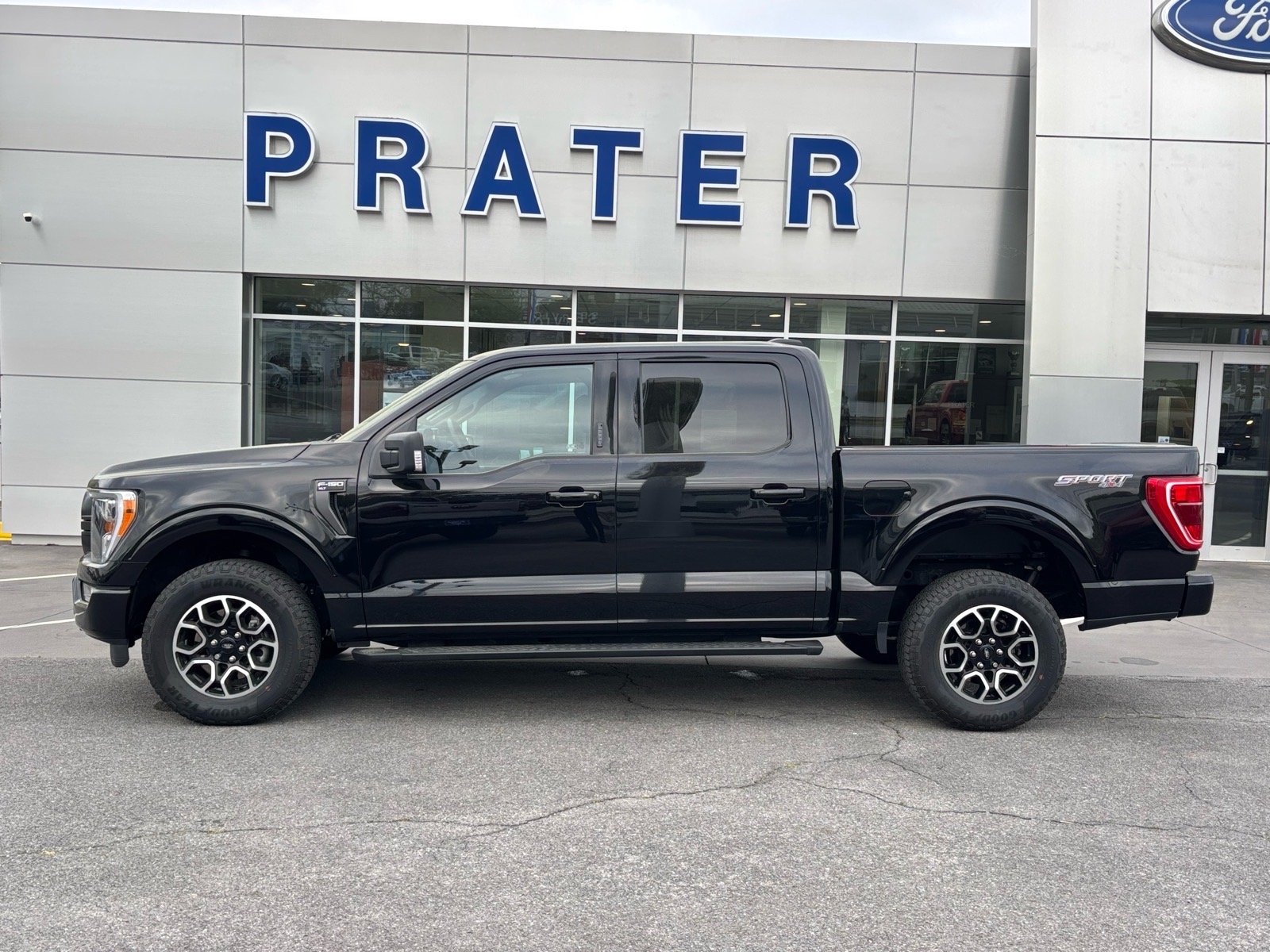 Used 2023 Black Ford XLT image 4