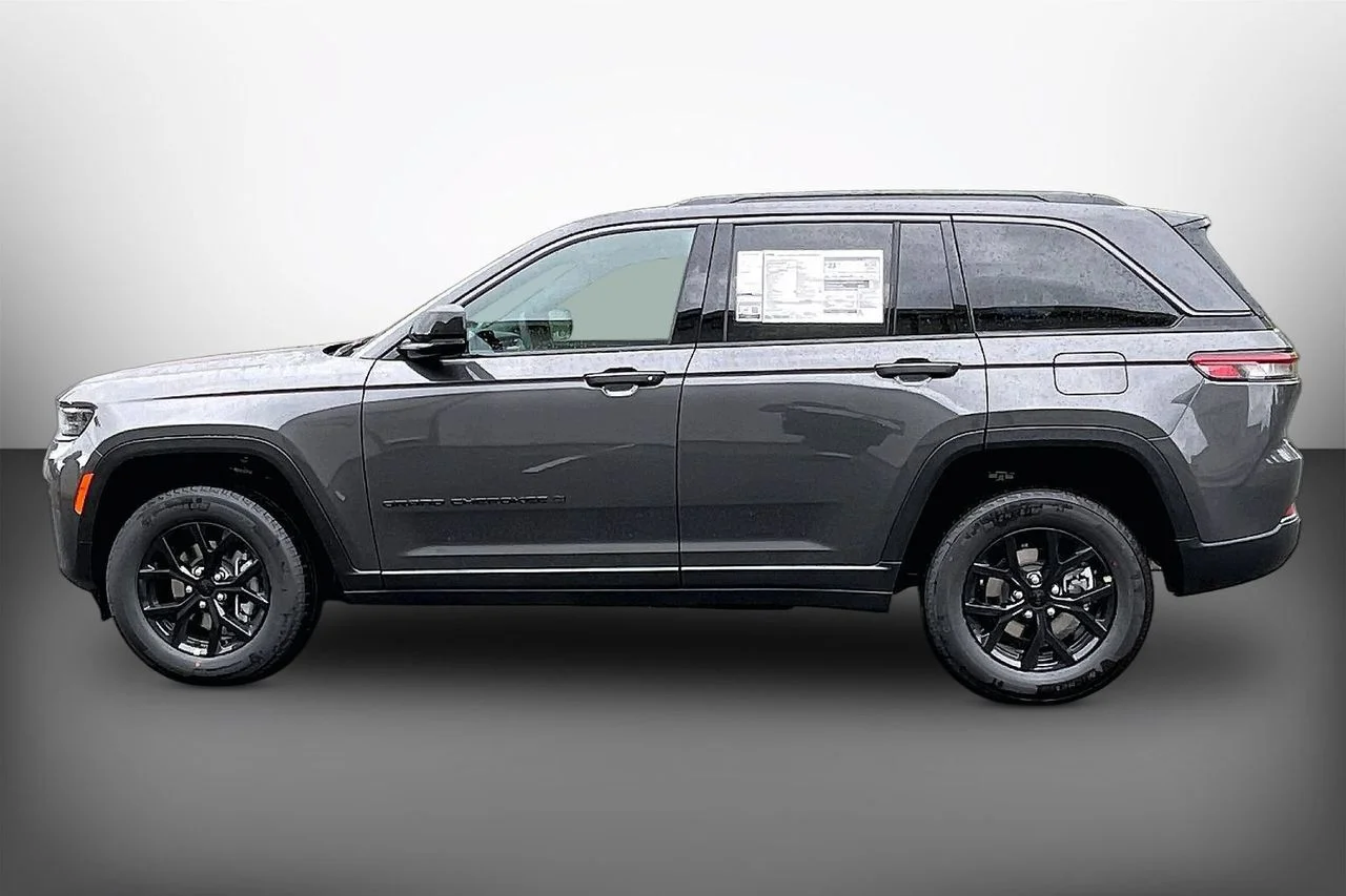 New 2026 Baltic Gray Metallic Clearcoat Jeep Altitude image 5