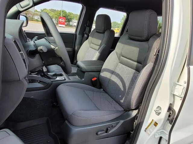 2026 Nissan Frontier SV - Photo 11