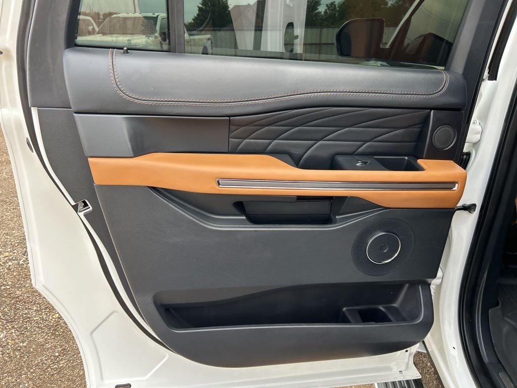 Used 2022 White Metallic Ford Platinum image 35