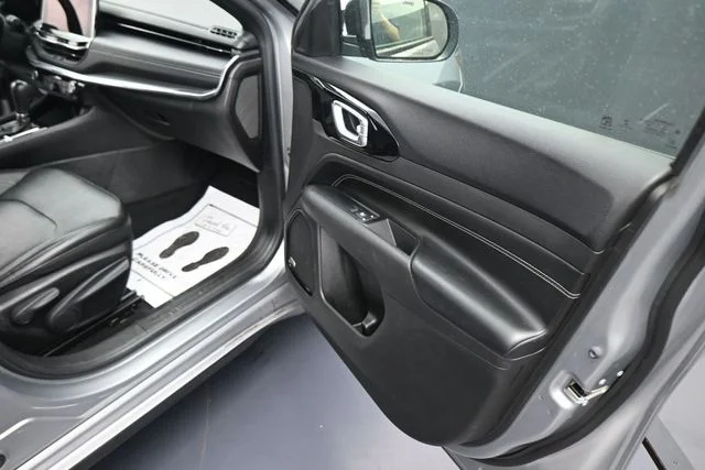 Used 2022 Silver Jeep Limited image 22