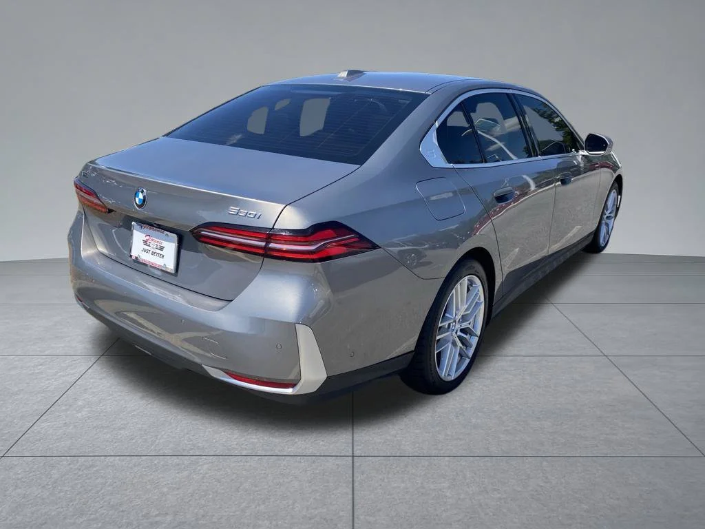 Used 2024 Gray BMW 530i xDrive image 13