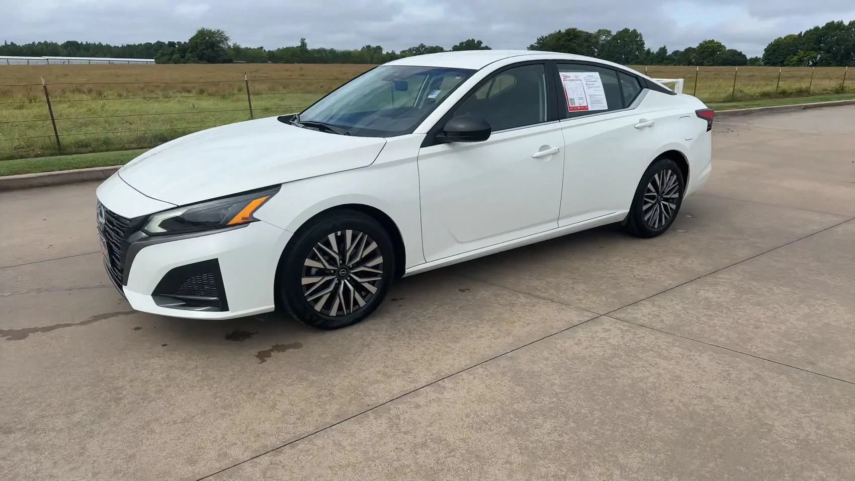 Used 2026 Glacier White Nissan SV image 5