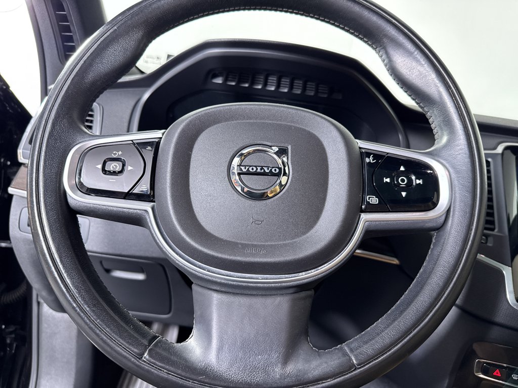 Used 2019 Onyx Black Metallic Volvo Momentum image 20