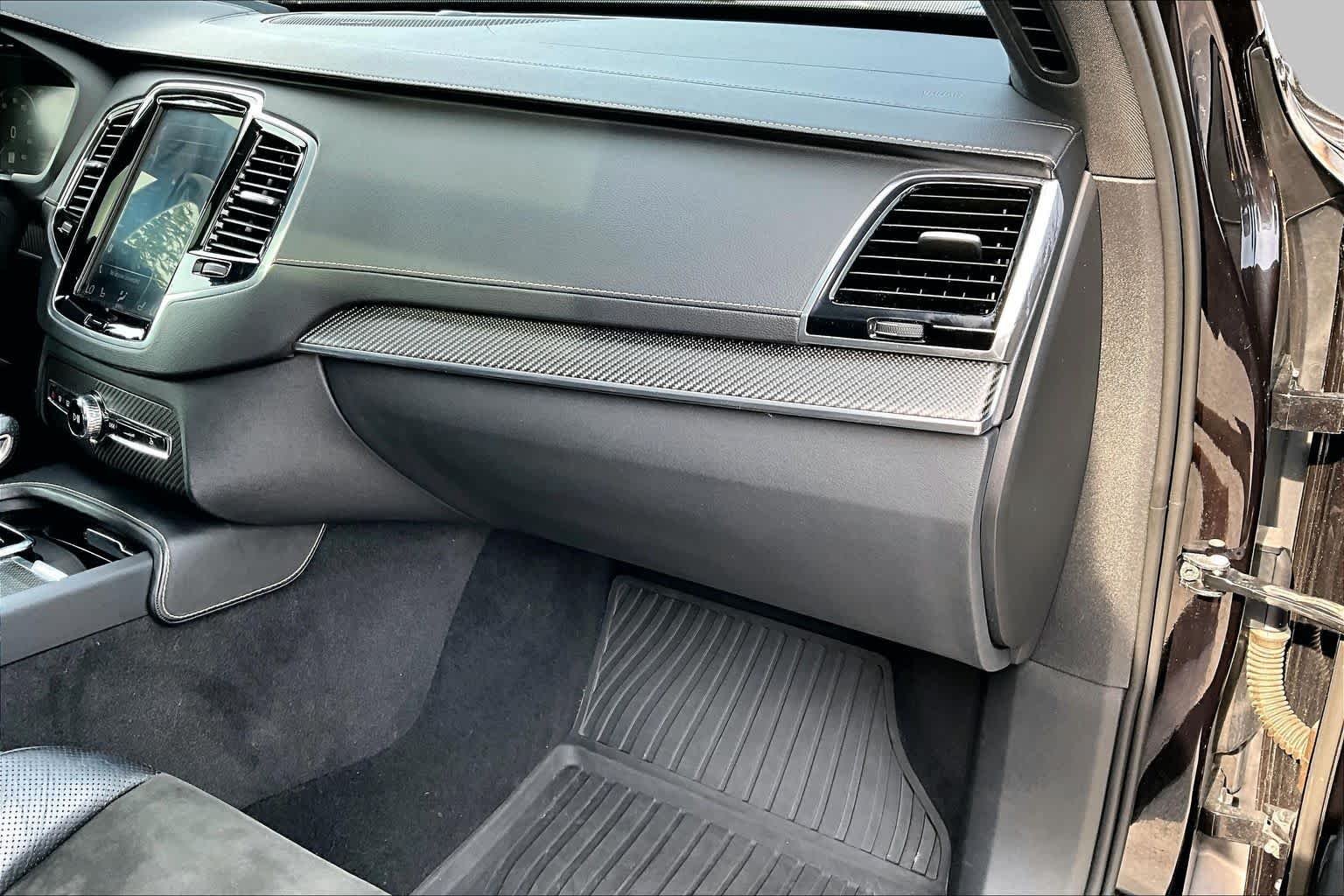Used 2019 Onyx Black Metallic Volvo R-Design image 19