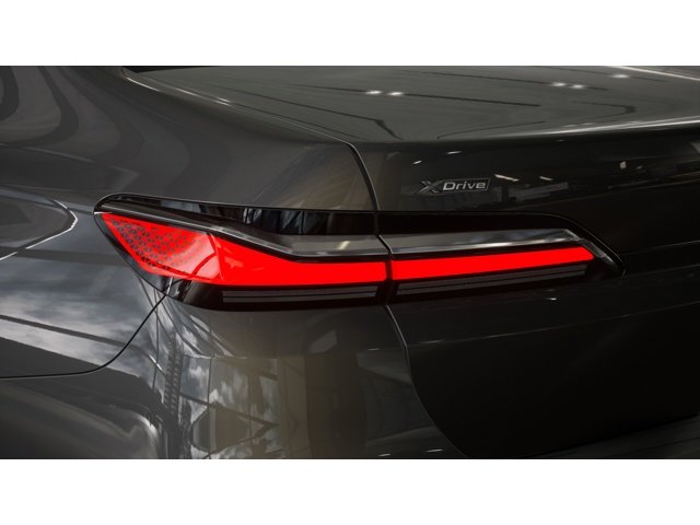 New 2026 Dravit Grey Metallic BMW 750e xDrive image 8