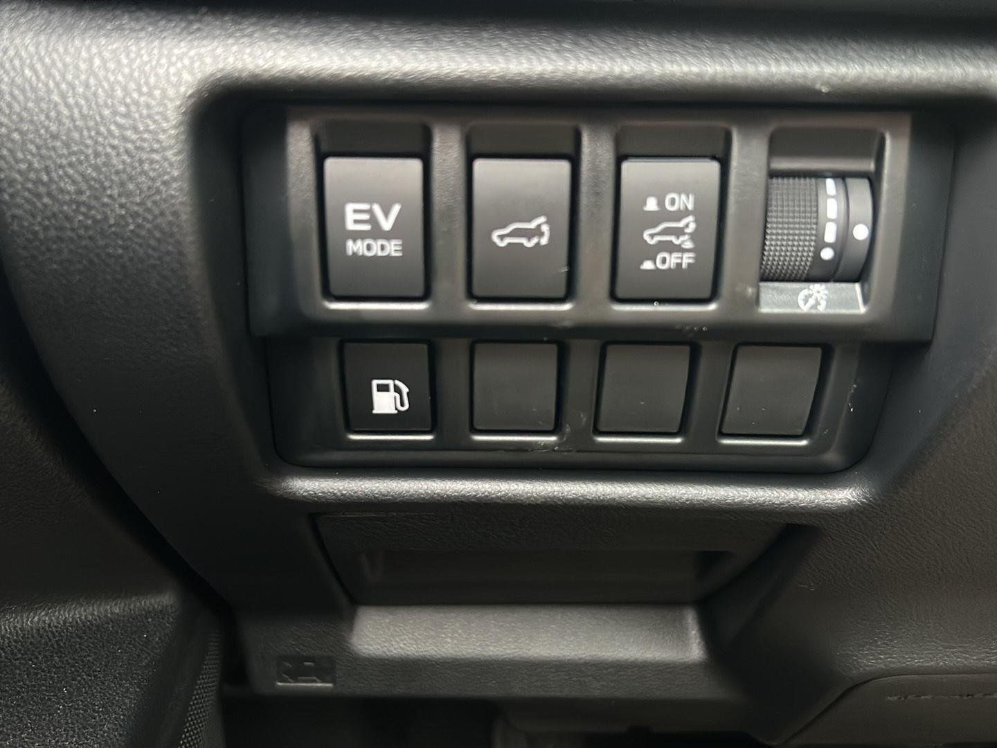 Used 2025  Subaru  image 17