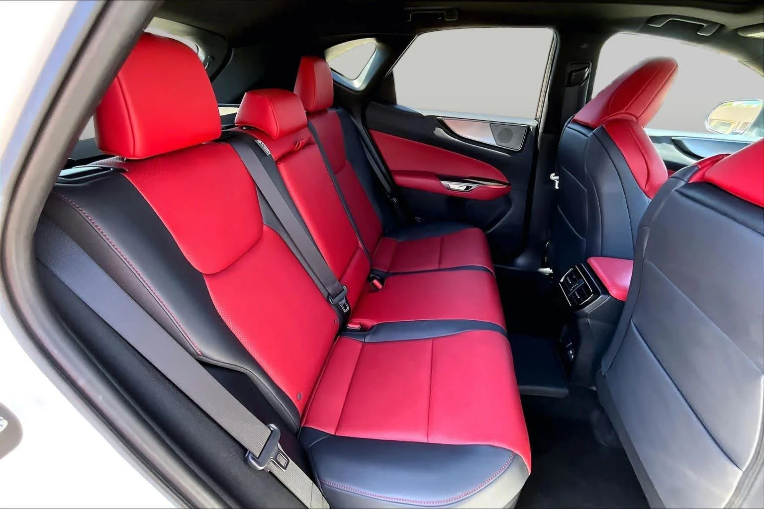 Certified Used 2025 ULTRA WHITE Lexus F SPORT Handling image 19