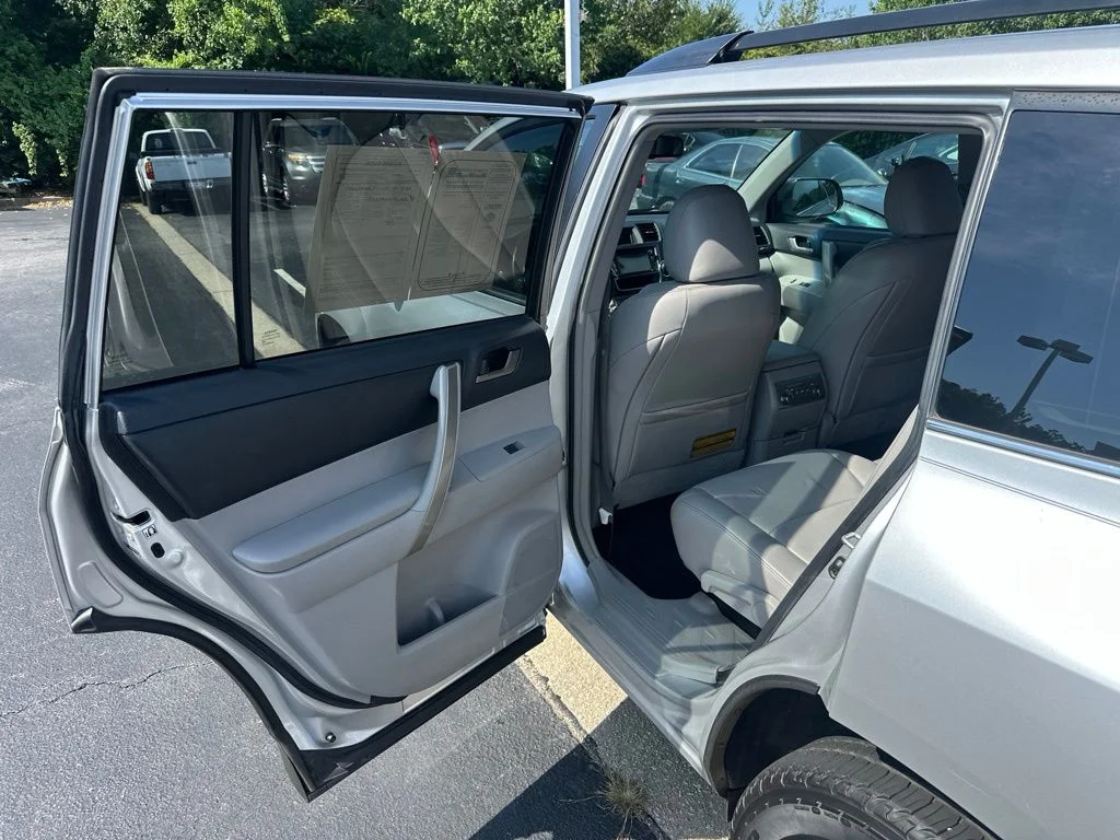 Used 2013 Classic Silver Metallic Toyota SE image 12