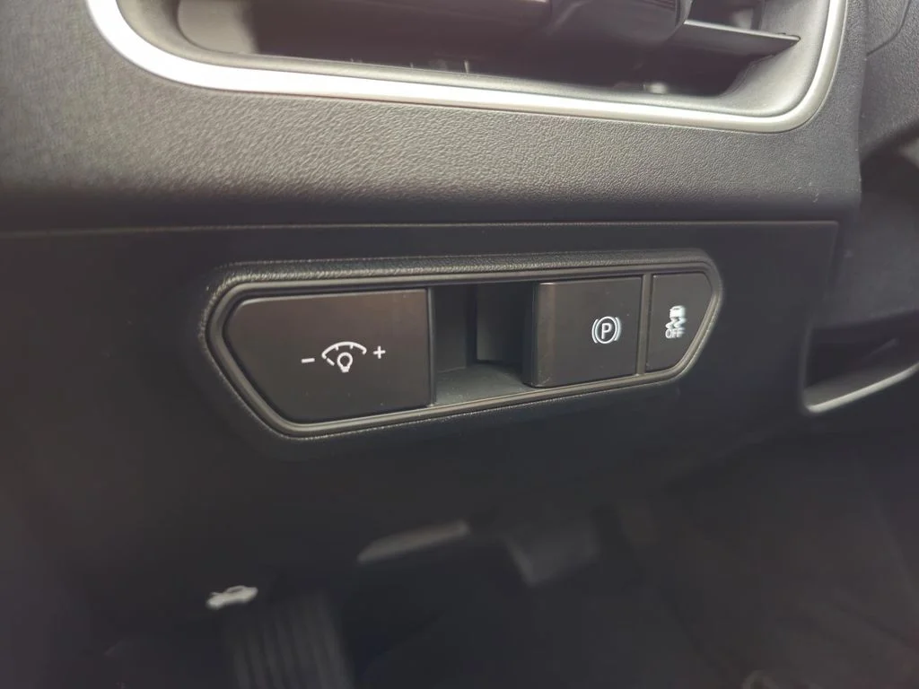 Used 2025 Red Kia LXS image 44